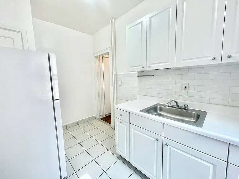 674 47th St #3J — Photo 6