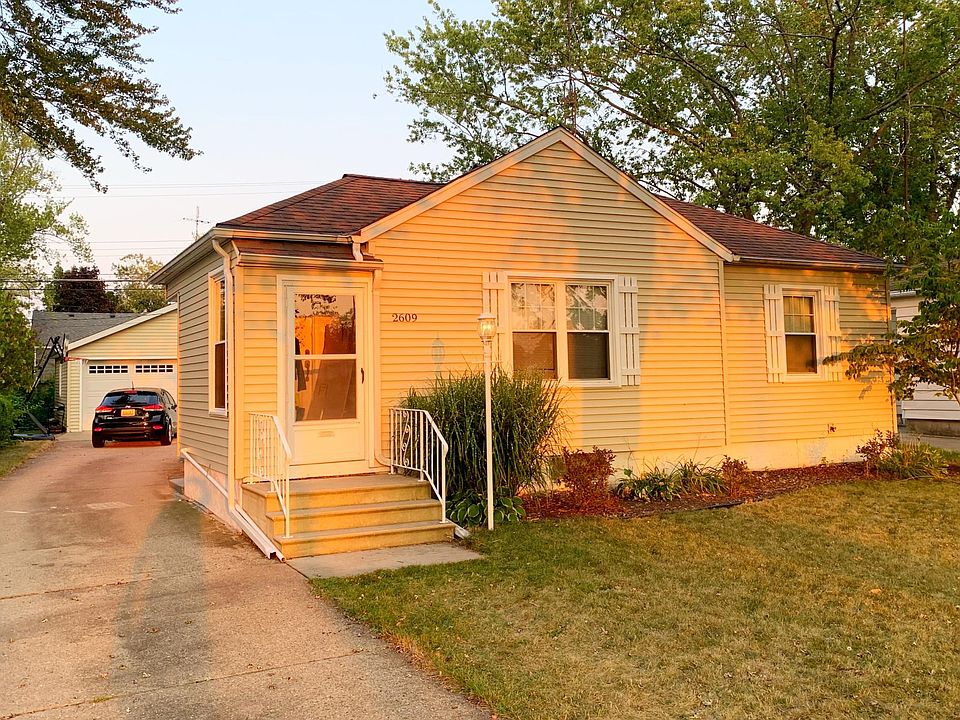 1st image of 2609 Pixley Ave