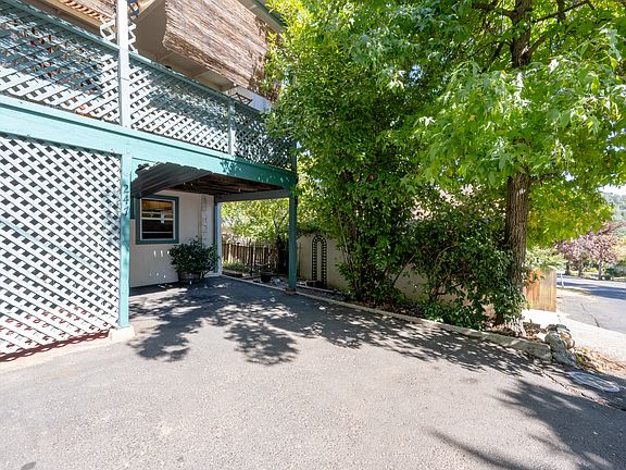 2nd image of 247 Hillcrest Dr #B