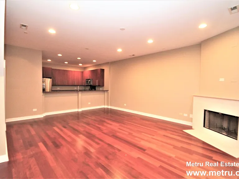 2358 W School St #4W — Photo 6