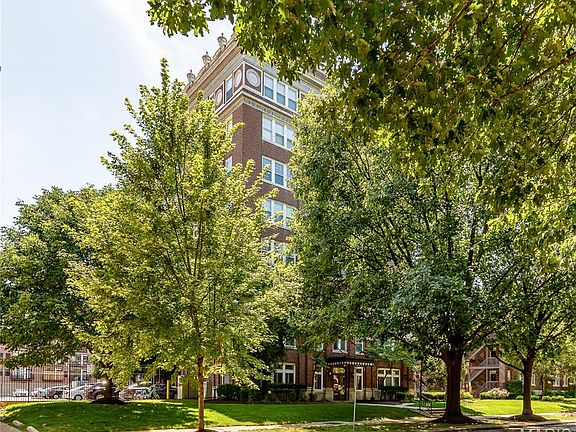 2nd image of 5330 Pershing Ave APT 706