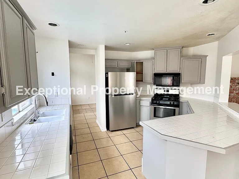 16202 Trailwinds Dr — Photo 7