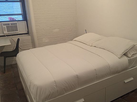 5th image of 138 Stanton St APT 3