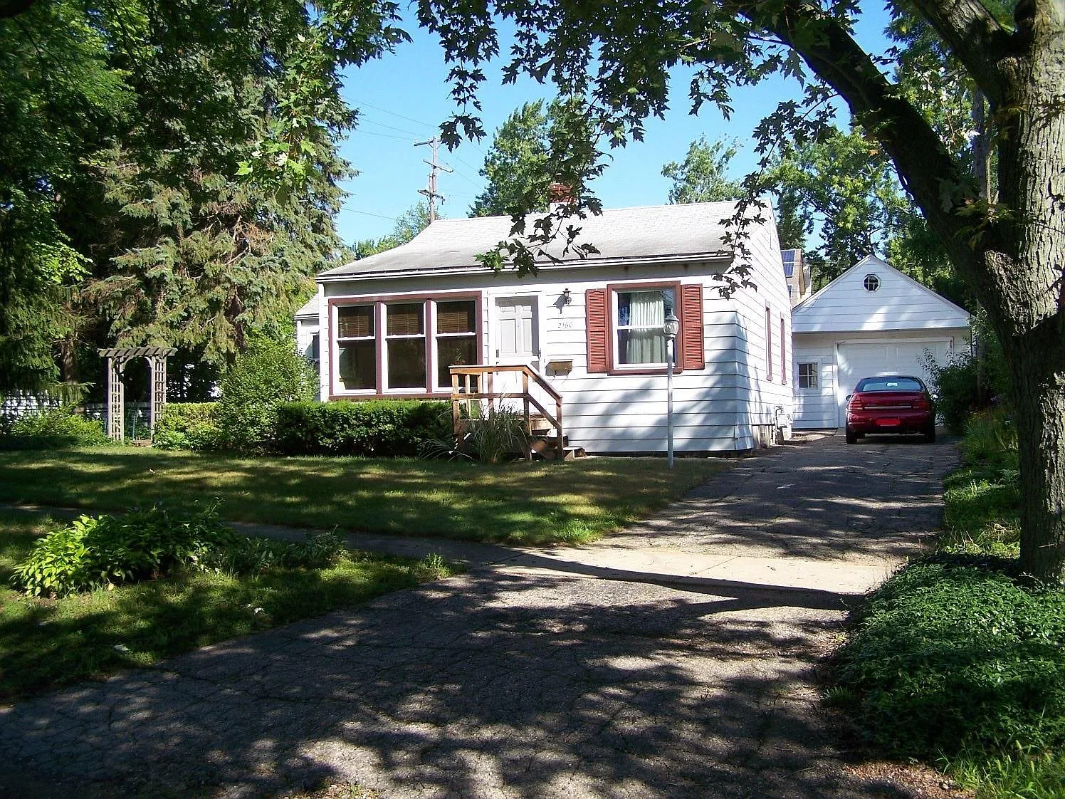 2160 McKinley Ave photo 1