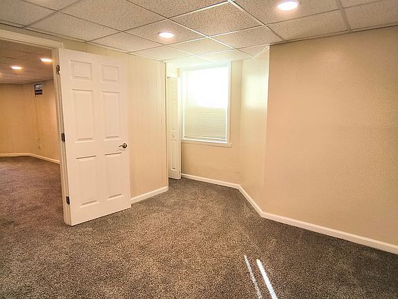 3rd image of 218 W Kanesville Blvd