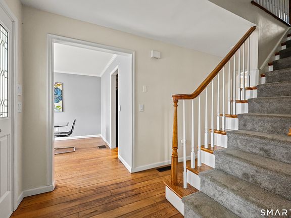 5th image of 121 West Wakefield Boulevard