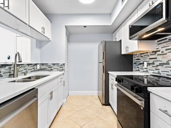 123 Yacht Club Way #207, Hypoluxo, FL 33462