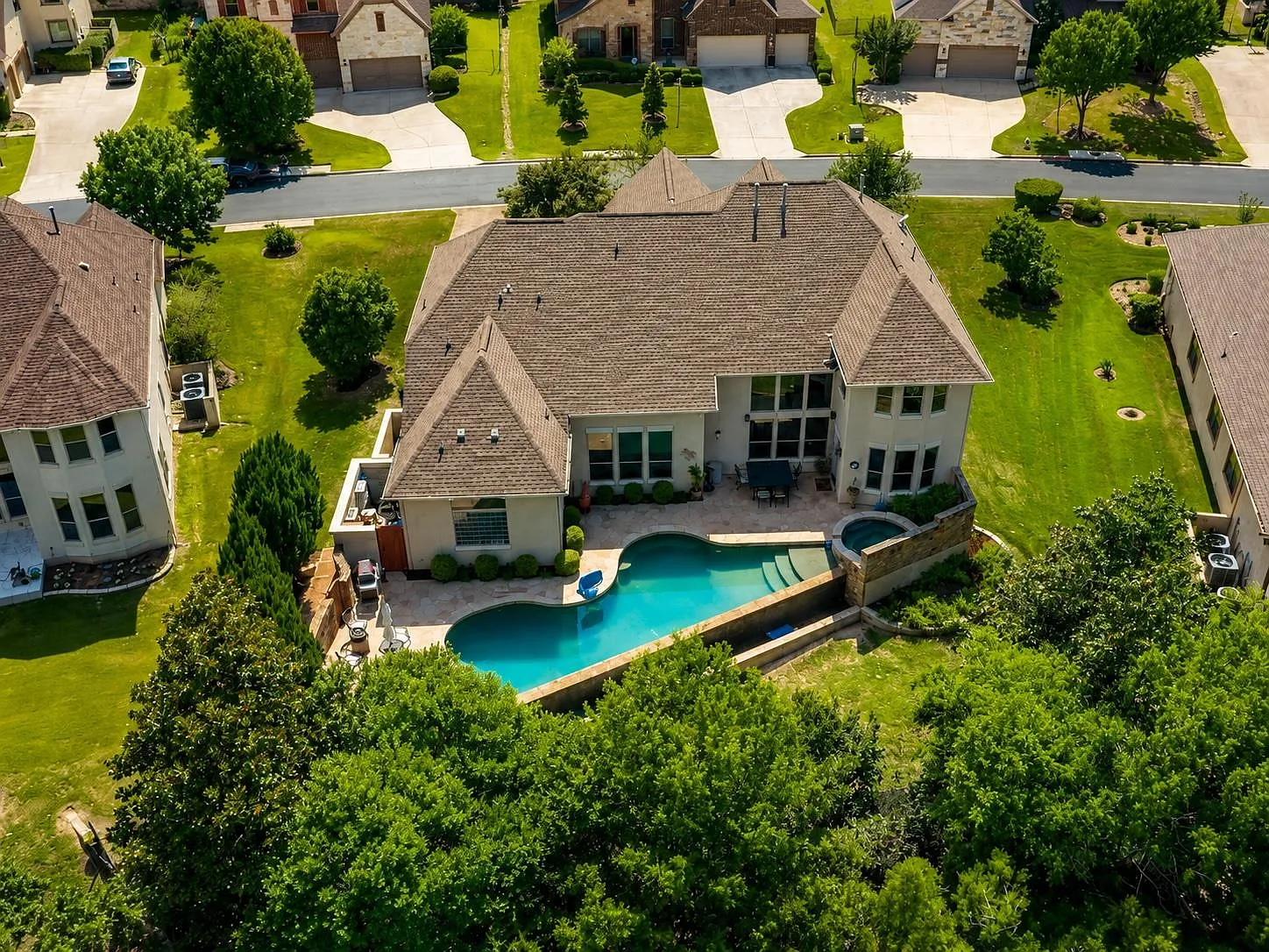 5 bed, 3.5 bath, 4380 sqft, $6,200 — Photo 2