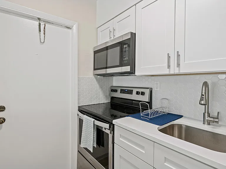 310 NE 6th St #1 — Photo 13