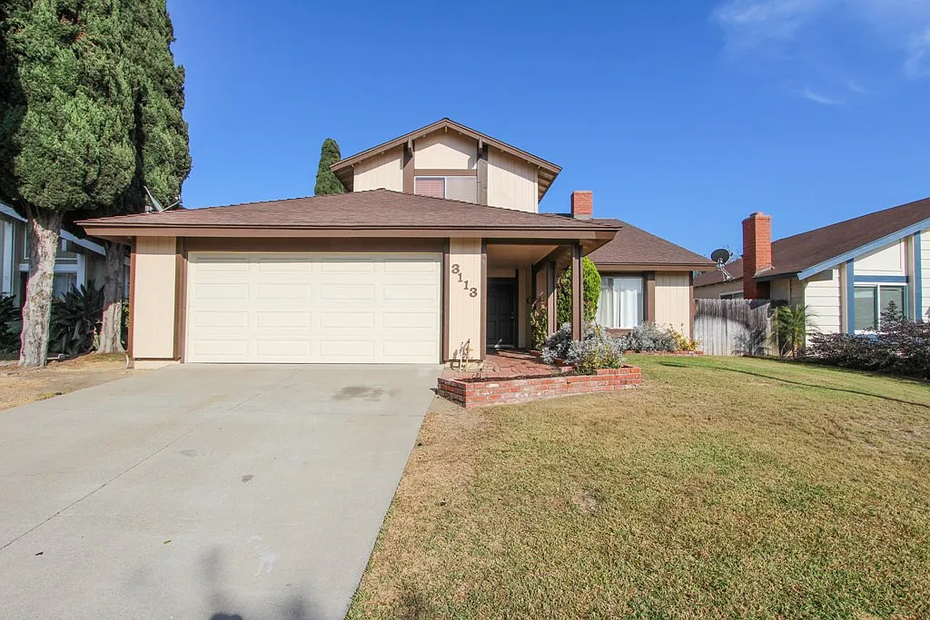 4 bed, 2.5 bath, 1715 sqft, $4,490 — Photo 1
