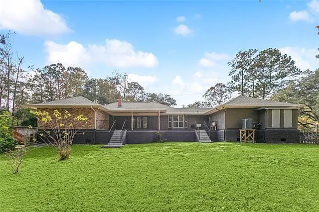 4 bed, 2.5 bath, 3040 sqft, $3,000 — Photo 4