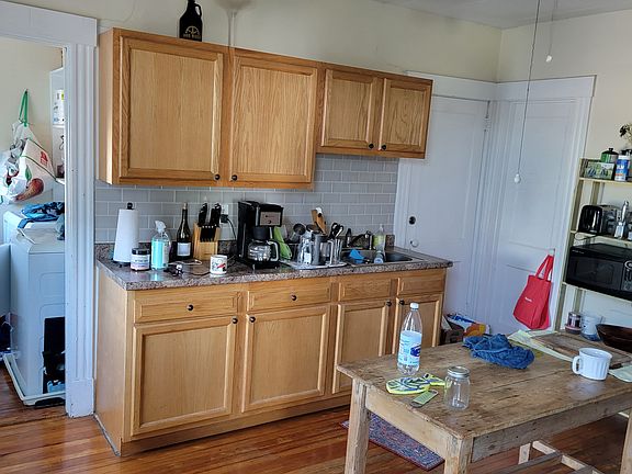 2nd image of 131 Richard St #2
