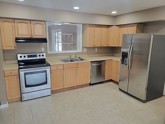 5th image of 9064 Heather Ln