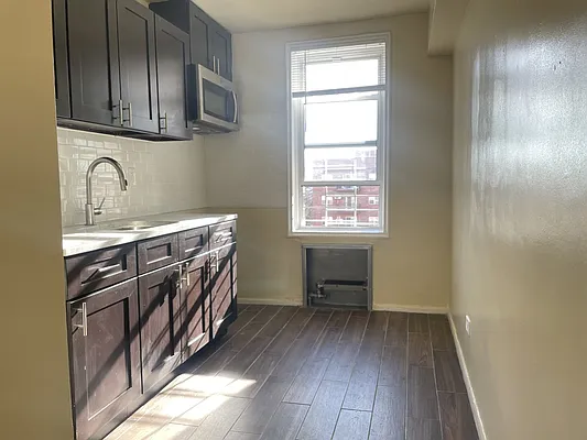 Rented by Zara Realty Holding Corp | media 4