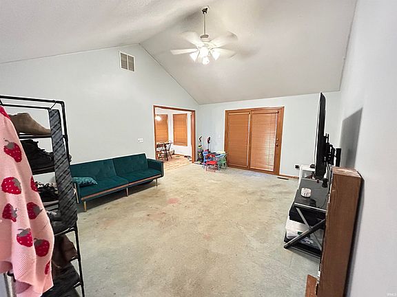 3rd image of 108 Whispering Ln