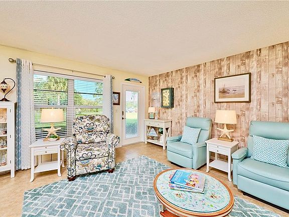 2nd image of 102 Royal Oak Dr