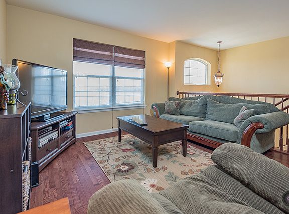 3rd image of 24604 George Washington Dr
