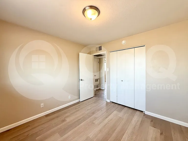 445 E Beatryce St — Photo 10