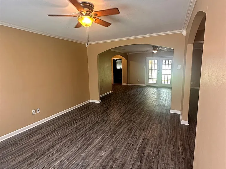 5830 Effingham Dr — Photo 15