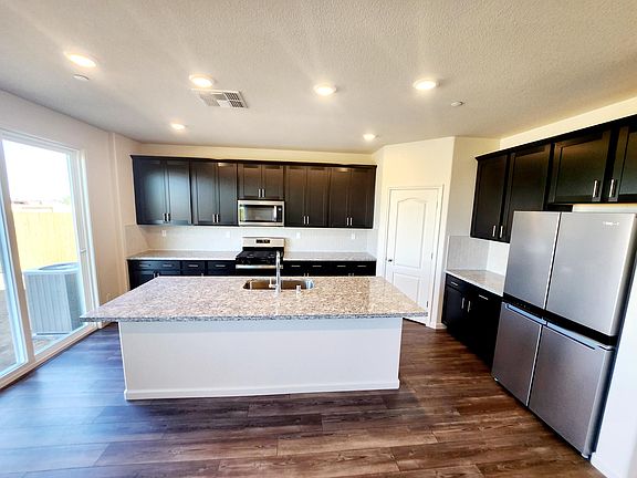 3rd image of 1833 Tiki Ave