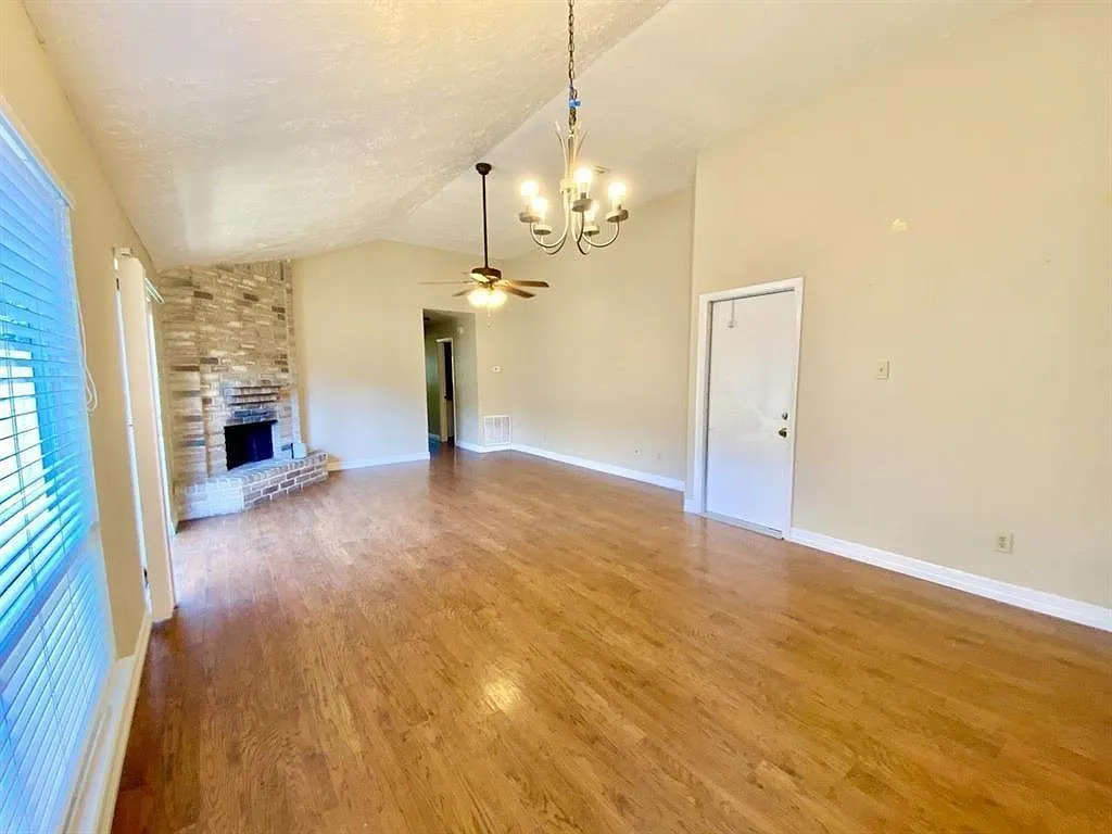 Building Photo - 11011 Crenchrus Ct