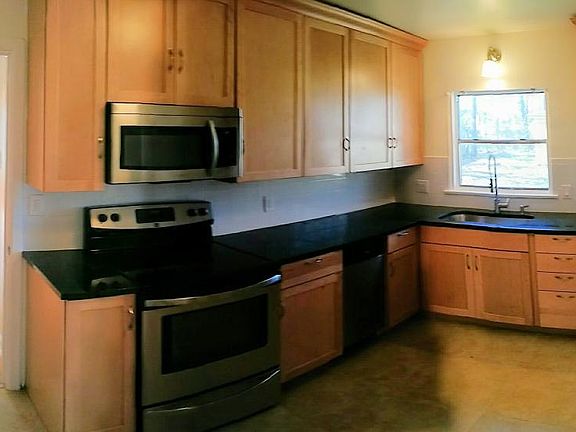 Kitchen (wide angle)