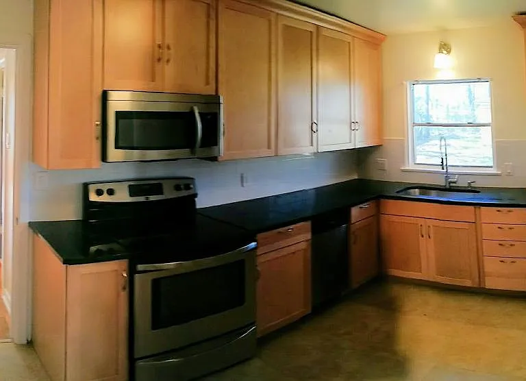Kitchen (wide angle)