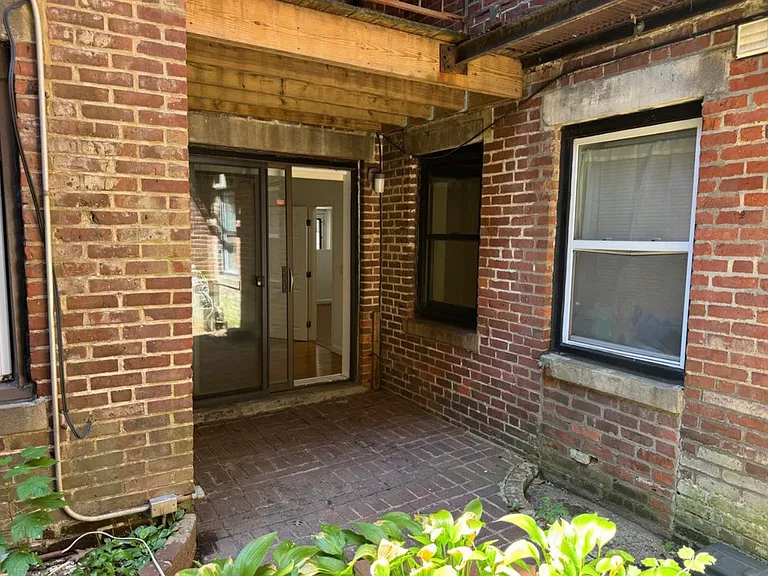 390 Riverway St #2 — Photo 21