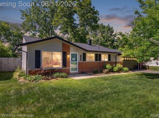 6589 Doyon Dr S, Waterford, MI 48327