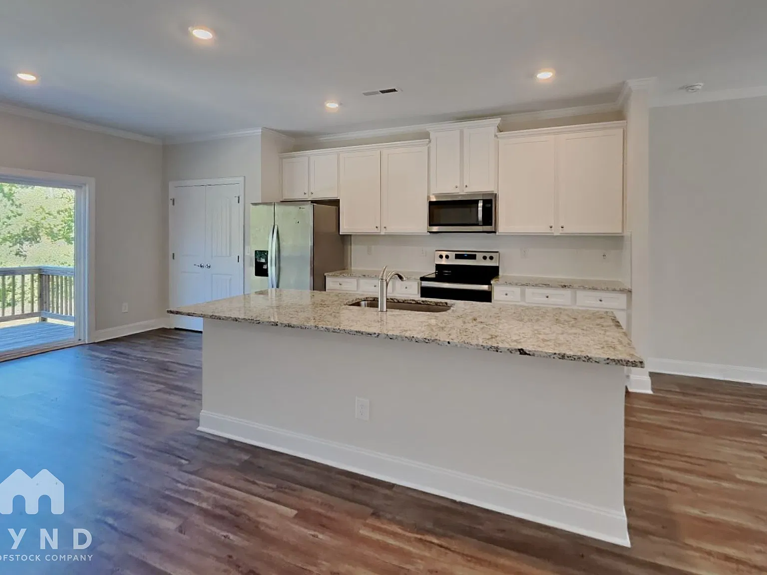 3 bed, 2.5 bath, 2000 sqft, $2,010 — Photo 4