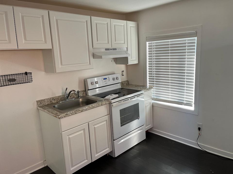 Eat-in Kitchen