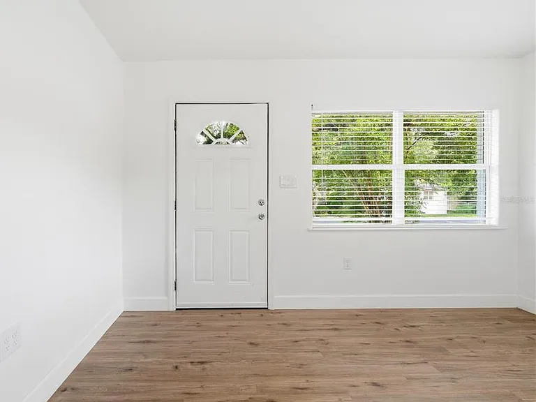 1009 Nebraska St — Photo 2