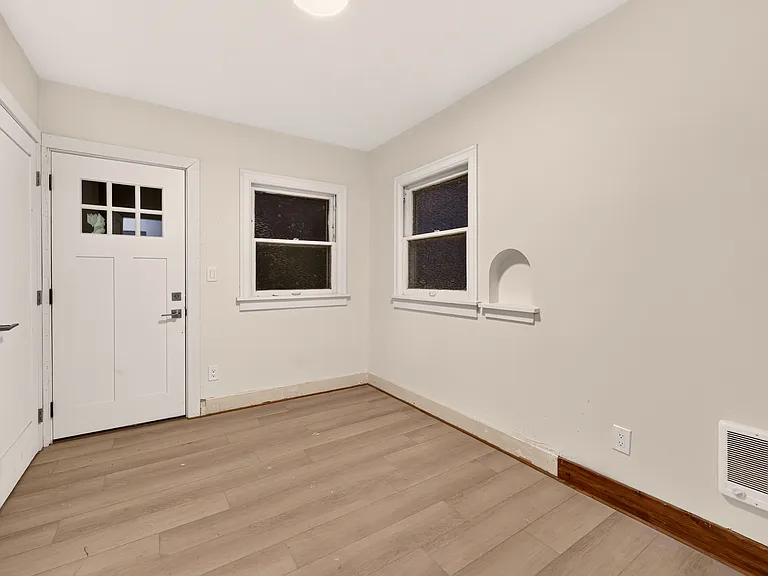 1920 11th Ave W #A — Photo 18