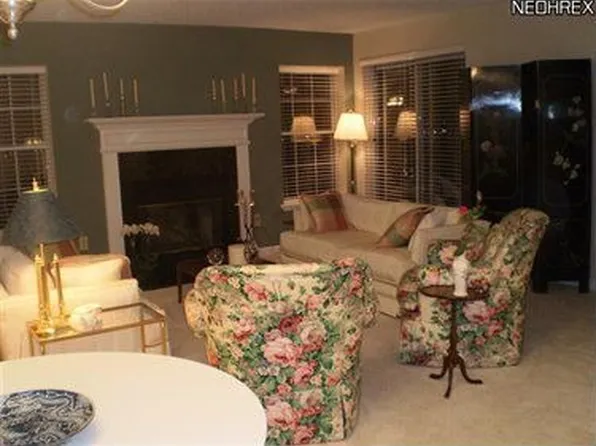 180 Fox Hollow Dr APT 404, Mayfield Heights, OH 44124