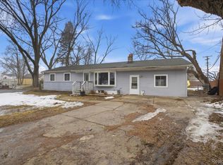 6360 Manson Dr, Waterford, MI 48329