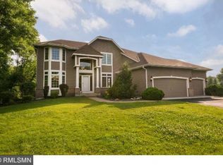 2711 Longacres Dr, Chanhassen, MN 55317