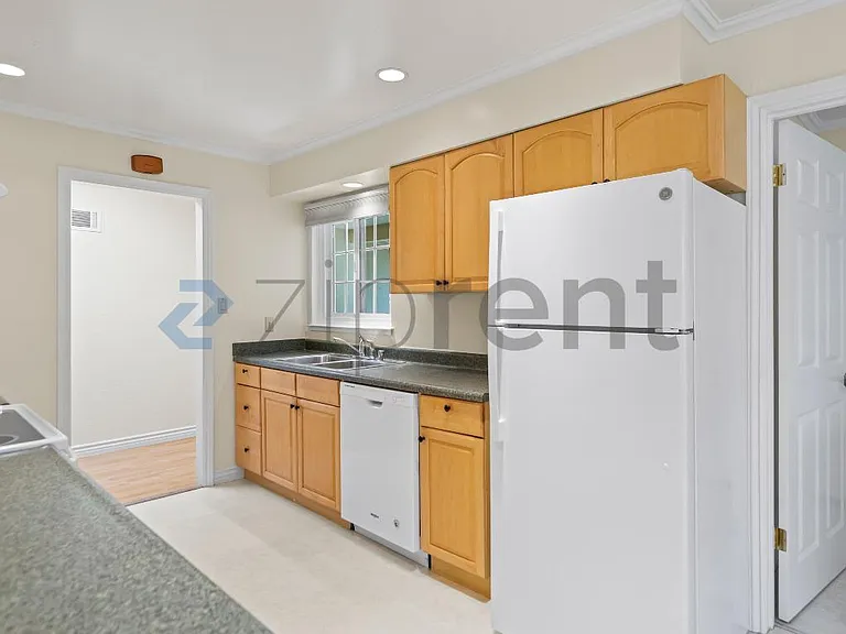 1075 Kildare Ave — Photo 18