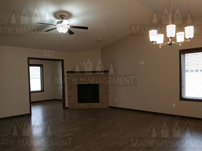 2581 Hawk Ridge Ct SE — Photo 10