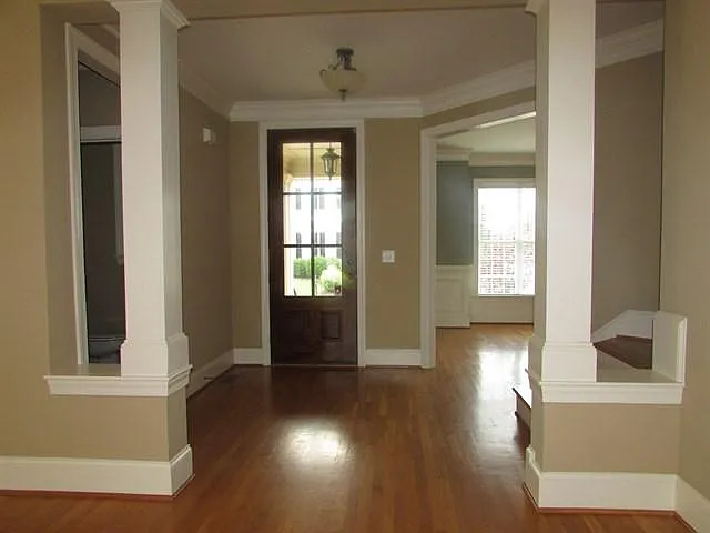 3 bed, 2.5 bath, 2800 sqft, $2,750 — Photo 2