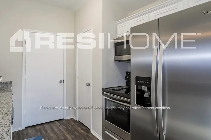 3 bed, 2.0 bath, 1306 sqft, $1,895 — Photo 2