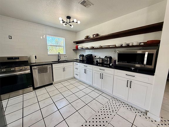 5th image of 4183 County Road 571