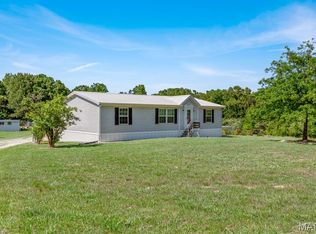 359 Hawkeye Dr, Hawk Point, MO 63349