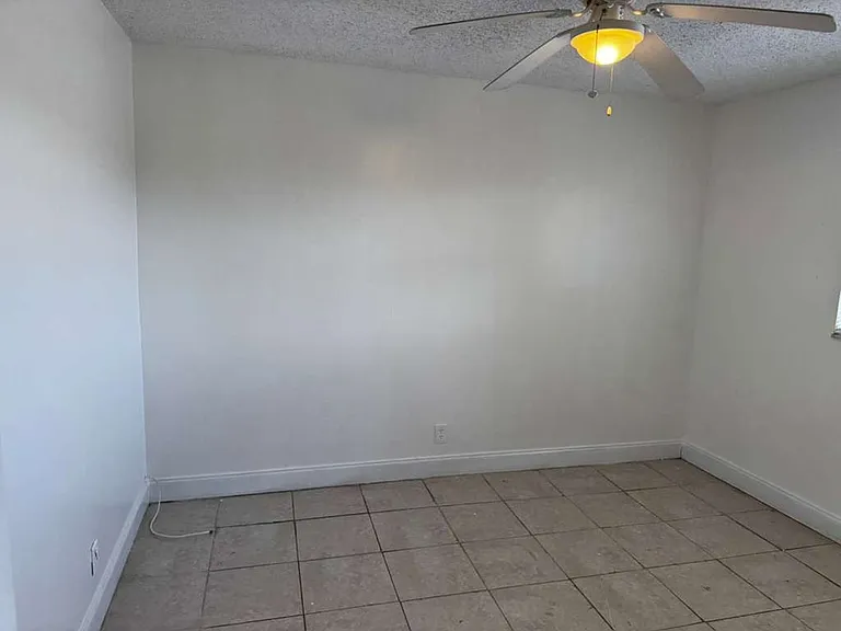 978 SW 10th Dr — Photo 73