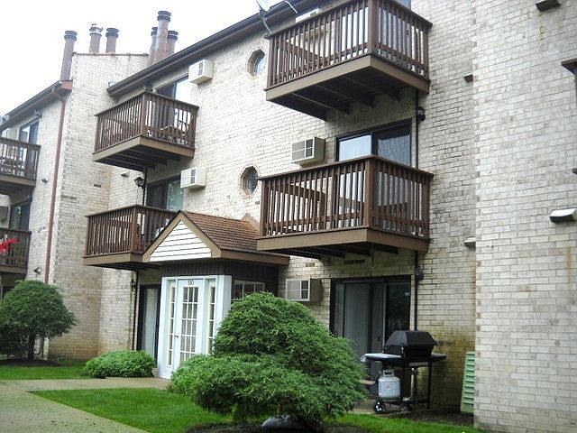 1st image of 510 E Spruce Dr APT 2B