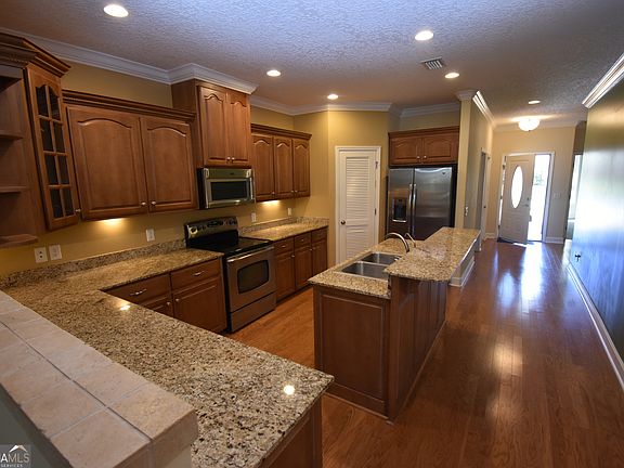 2nd image of 102 Miller Dr