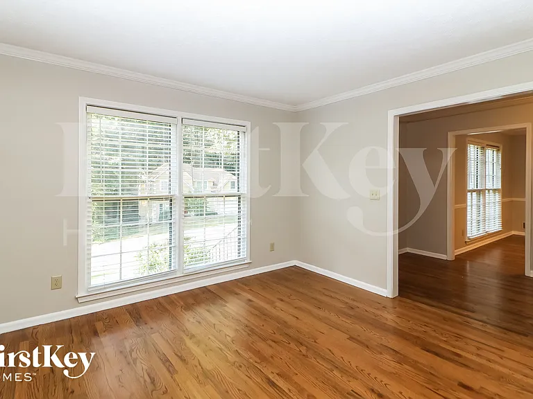 205 Timber Oak Cv — Photo 12