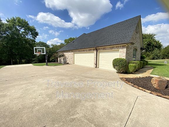 4th image of 1025 Forest Park Dr