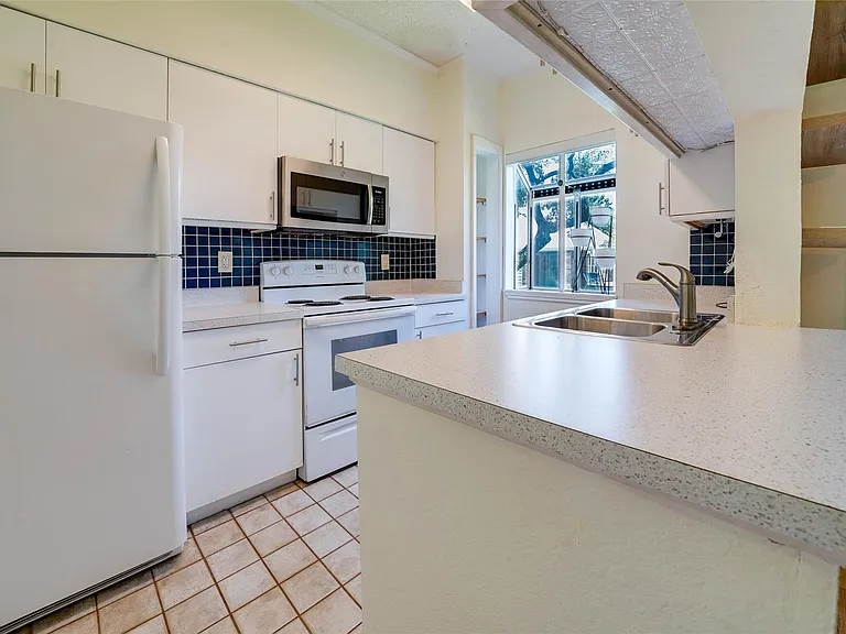 1700 Amelia Ct #613 — Photo 8