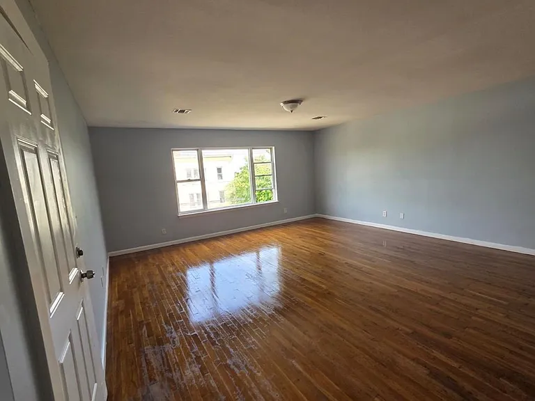 565 Bergen St #2 — Photo 5