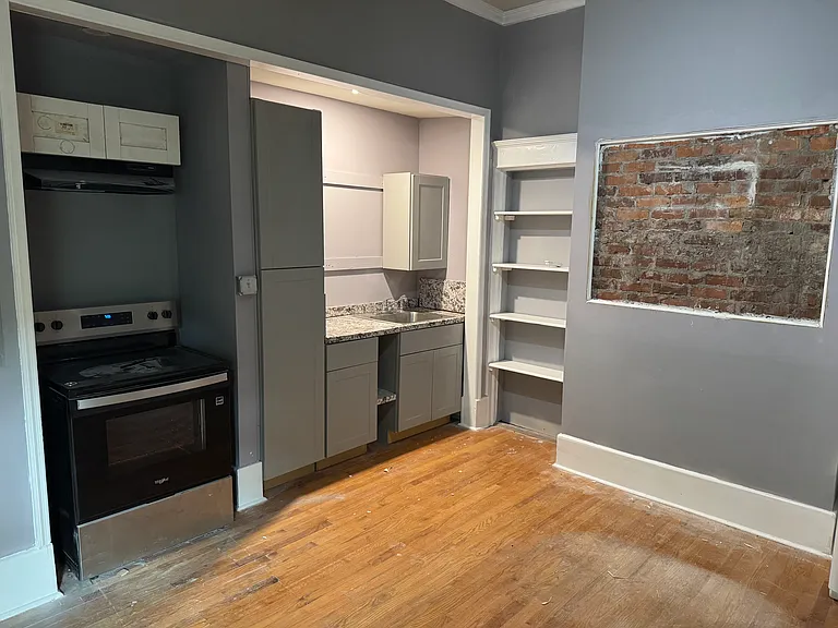 410 W 36th St #A — Photo 2